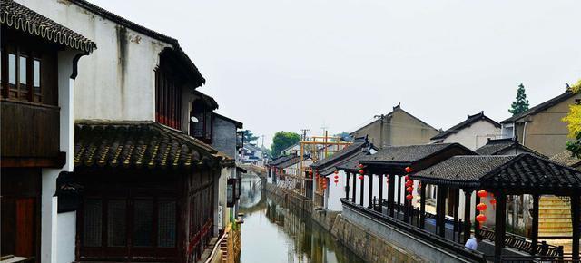 跳动的旋转球